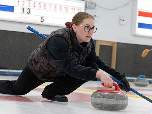 Kaitlyn Sahulka throws a rock during the women's A-side championship. (Massimo De Luca-Taronno/The Brandon Sun)