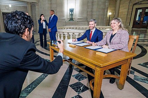 MIKE DEAL / FREE PRESS
Nick Hays, president and CEO, Winnipeg Airports Authority and Carly Edmundson, president and CEO, CentrePort Canada Inc. sign the memorandum of understanding.
Northern and Arctic Affairs Minister and Minister responsible for the Canadian Northern Economic Development Agency, Rebecca Chartrand and Business, Mining, Trade and Job Creation Minister Jamie Moses were joined by Chris Avery, president and CEO, Arctic Gateway Group, Carly Edmundson, president and CEO, CentrePort Canada Inc., and Nick Hays, president and CEO, Winnipeg Airports Authority, in the rotunda of the Manitoba Legislative Building to announce a new Manitoba trade alliance and sign a memorandum of understanding, Monday morning.
Reporter: Gabrielle Piche
260119 - Monday, January 19, 2026.