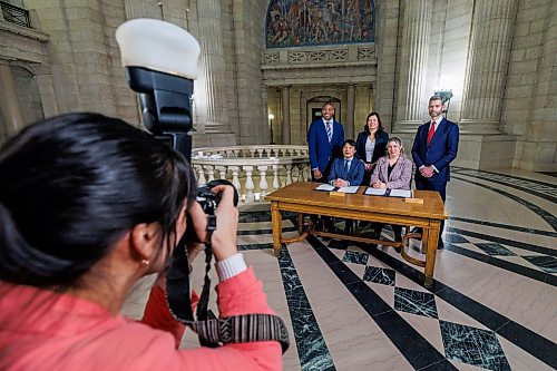 MIKE DEAL / FREE PRESS
Posing for photos after the event.
(Background l-r) Business, Mining, Trade and Job Creation Minister Jamie Moses, Northern and Arctic Affairs Minister and Minister responsible for the Canadian Northern Economic Development Agency, Rebecca Chartrand and Nick Hays, president and CEO, Winnipeg Airports Authority. (Foreground l-r) Chris Avery, president and CEO, Arctic Gateway Group and Carly Edmundson, president and CEO, CentrePort Canada Inc. in the rotunda of the Manitoba Legislative Building to announce a new Manitoba trade alliance and sign a memorandum of understanding, Monday morning.
Reporter: Gabrielle Piche
260119 - Monday, January 19, 2026.
