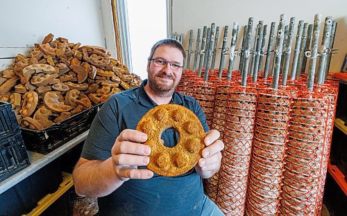 MIKE DEAL / FREE PRESS
Joel Weber, owner of Fresh Forage, Manitoba's largest market supplier of microgreens, is closing Jan. 30. Instead he will be focusing on marketing tech for filtering phosphorus out of water.
Joel is holding one of the rings that pulls phosphorus out of water.
Reporter: Malak Abas
260120 - Tuesday, January 20, 2026.