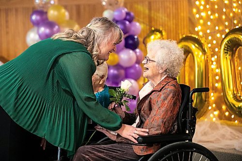 MIKAELA MACKENZIE / FREE PRESS
Patty Enns (left) hands 103-year-old Irene Peters a rose during a centenarian celebration at Bethania Mennonite Personal Care Home on Tuesday, Jan. 20, 2026. Fourteen residents (who were either over 100 or turning 100 in 2026) were celebrated at the event.
Standup.
Free Press 2026