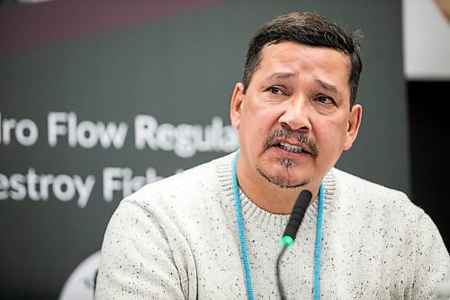 MIKAELA MACKENZIE / FREE PRESS
Tataskweyak Cree Nation knowledge keeper Robert Spence speaks at a press conference about Manitoba Hydroճ negative impact on sturgeon in the Churchill River on Thursday, Jan. 22, 2026.
For Chris story.
Free Press 2026