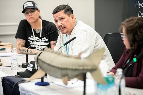 MIKAELA MACKENZIE / FREE PRESS
Tataskweyak Cree Nation knowledge keeper Robert Spence speaks at a press conference about Manitoba Hydroճ negative impact on sturgeon in the Churchill River on Thursday, Jan. 22, 2026.
For Chris story.
Free Press 2026