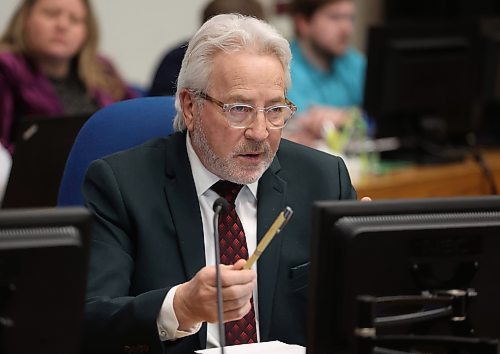 Coun. Glen Parker (Ward 9) speaks during Monday's council meeting. (Alex Lambert/The Brandon Sun)
