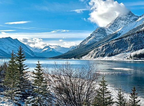 Gord Mackintosh / Free Press
The Smith Dorrien Trail hugs the mountain-embraced Spray and Kananaskis lakes.