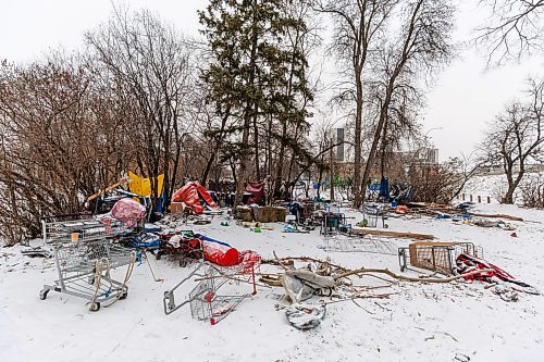 MIKE DEAL / FREE PRESS
An encampment, Thursday, on Mayfair sits empty after its inhabitants were removed by the city this week, leaving residents at the doorstep of St. Boniface Street Links.
Reporter: Scott Billeck
251204 - Thursday, December 04, 2025.