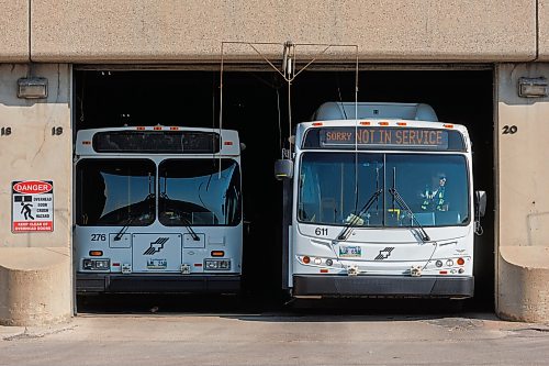 MIKE DEAL / FREE PRESS
Winnipeg transit buses leave the Osborne Street Garage Wednesday morning.
250709 - Wednesday, July 09, 2025.