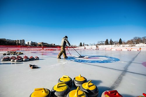 MIKAELA MACKENZIE / FREE PRESS

Head ice maker Chris Kowalchuk clears some snow from the ice surface for the Rock the River bonspiel on Friday, Feb. 6, 2026.


Standup.
Free Press 2026