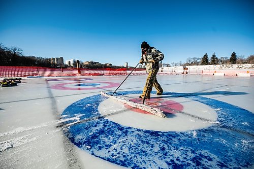 MIKAELA MACKENZIE / FREE PRESS

Head ice maker Chris Kowalchuk clears some snow from the ice surface for the Rock the River bonspiel on Friday, Feb. 6, 2026.


Standup.
Free Press 2026