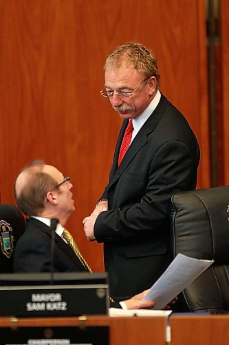 Winnipeg’s CAO officer Phil Sheegl chats with mayor Sam Katz in council Wednesday afternoon- For files- please credit–See Jen Skerritt story- December 12, 2012   (JOE BRYKSA / WINNIPEG FREE PRESS)