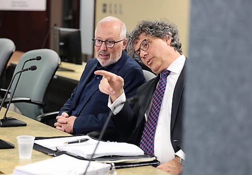 Ruth Bonneville / Free Press
Local Katz arrives for hearing
Former Winnipeg mayor Sam Katz chats with his attorney ,Danny Gunn, just prior to the start of the hearing.
Former Winnipeg mayor Sam Katz took the stand on the third day of the inquiry, smiling as he entered the hearing room Thursday.
Feb 12th, 2026