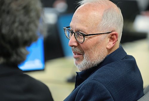 Ruth Bonneville / Free Press
Local Katz arrives for hearing
Former Winnipeg mayor Sam Katz chats with his attorney ,Danny Gunn, just prior to the start of the hearing.
Former Winnipeg mayor Sam Katz took the stand on the third day of the inquiry, smiling as he entered the hearing room Thursday.
Feb 12th, 2026