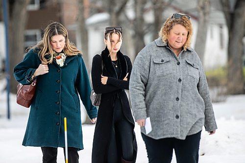 MIKAELA MACKENZIE / FREE PRESS
Morgan Ross, daughter of Stacey Ross, walks to speak to the media outside of St. Boniface Hospital on Tuesday, Feb. 17, 2026.
For Gabby story.
Free Press 2026