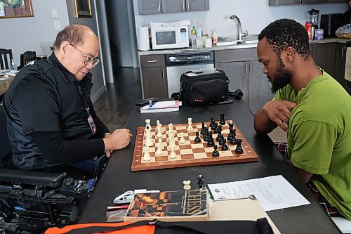 Gilbert Perez, a retired doctor originally from the Philippines, plays chess with Elisha Odinamadu in his house on Saturday afternoon. Perez will compete at the 25th IPCA World Individual Chess Championship in Torrevieja, Spain, from June 1 to 13, 2026. (Abiola Odutola/The Brandon Sun)