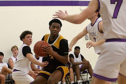 Adedamola Gbadebo drives for the Plainsmen during the third quarter. (Thomas Friesen/The Brandon Sun)