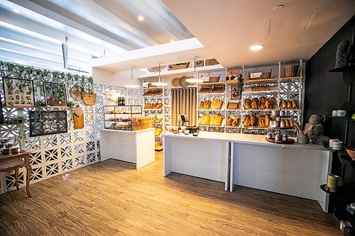 MIKAELA MACKENZIE / FREE PRESS
The Bread Box on Friday, Feb. 27, 2026. The retail bake shop opened this week, and was started by the people behind the Fort Garry Hotel featuring items that are typically baked for hotel guests.
For Aaron Epp story.
Free Press 2026