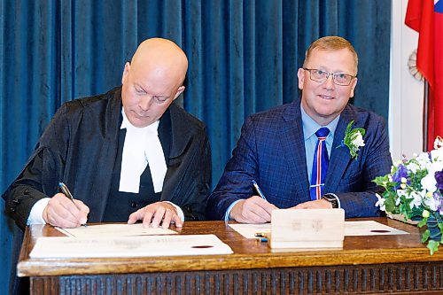 MIKE DEAL / WINNIPEG FREE PRESS
Derek Johnson is sworn in, with officiating being done by Rick Yarish, Deputy Clerk at Manitoba Legislative Assembly.
PC Leader Heather Stefanson, PC Caucus Chair Ron Schuler and all other 20 PC MLA-elects attend Room 200 in the Manitoba Legislative building for the swearing in ceremony for PC MLAs.
231023 - Monday, October 23, 2023.