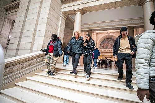 MIKAELA MACKENZIE / FREE PRESS

Sheri Ross (sister of St. Boniface ER heart attack victim Stacey Ross) with her grade nine R.B. Russel students at the Manitoba Legislative Building on Thursday, March 5, 2026.

For Tyler story.
Free Press 2026