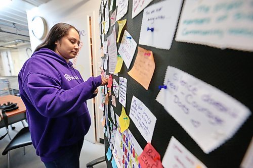 Leanne Bone, an Indigenous program co-ordinator with the Western Manitoba Women’s Centre on Rosser Avenue, posts an inspirational message on a board to mark International Women’s Day, which is on Sunday. All week long, the centre has been encouraging women who visit the centre to post a message in honour of the day. (Matt Goerzen/The Brandon Sun)