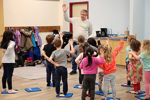 Violin instructor Robert Richardson asked children in the new violin program hosted at the Brandon Public Library to practice raising the hand that would hold the instrument or bow on Friday. (Tessa Adamski/ The Brandon Sun)