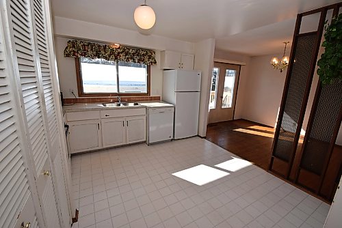 Todd Lewys / Free Press
Space and light abound in the well-positioned eat-in kitchen.