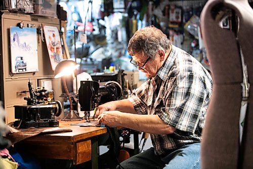 MIKAELA MACKENZIE / FREE PRESS
Dave Johnson sews leather with one of his antique sewing machines on Tuesday, March 17, 2026.
For Dave story.
Free Press 2026