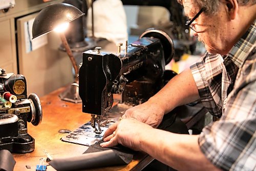 MIKAELA MACKENZIE / FREE PRESS

Dave Johnson sews leather with one of his antique sewing machines on Tuesday, March 17, 2026. 

For Dave story.
Free Press 2026