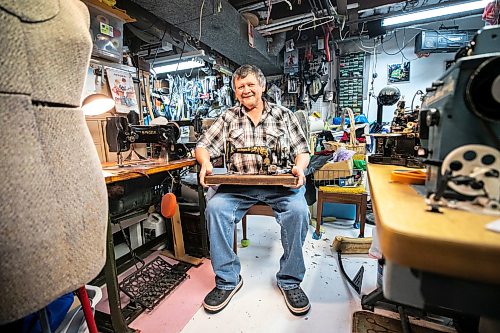 MIKAELA MACKENZIE / FREE PRESS
Dave Johnson and his collection of antique sewing machines on Tuesday, March 17, 2026.
For Dave story.
Free Press 2026