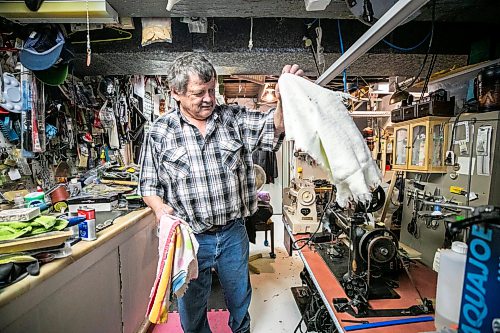 MIKAELA MACKENZIE / FREE PRESS
Dave Johnson and his collection of antique sewing machines on Tuesday, March 17, 2026.
For Dave story.
Free Press 2026