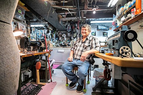 MIKAELA MACKENZIE / FREE PRESS
Dave Johnson and his collection of antique sewing machines on Tuesday, March 17, 2026.
For Dave story.
Free Press 2026