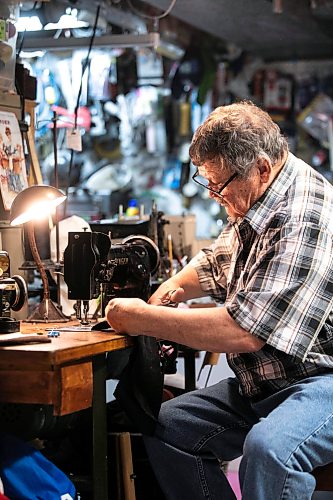MIKAELA MACKENZIE / FREE PRESS
Dave Johnson sews leather with one of his antique sewing machines on Tuesday, March 17, 2026.
For Dave story.
Free Press 2026