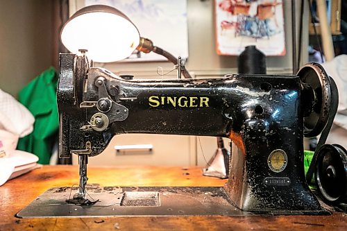 MIKAELA MACKENZIE / FREE PRESS

Dave Johnsonճ antique sewing machines on Tuesday, March 17, 2026. 

For Dave story.
Free Press 2026
