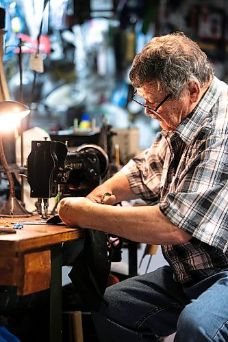 MIKAELA MACKENZIE / FREE PRESS
Dave Johnson sews leather with one of his antique sewing machines on Tuesday, March 17, 2026.
For Dave story.
Free Press 2026