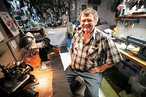 MIKAELA MACKENZIE / FREE PRESS

Dave Johnson and his collection of antique sewing machines on Tuesday, March 17, 2026. 

For Dave story.
Free Press 2026