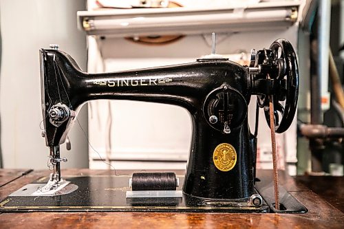 MIKAELA MACKENZIE / FREE PRESS

Dave Johnsonճ antique sewing machines on Tuesday, March 17, 2026. 

For Dave story.
Free Press 2026
