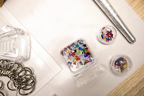 MIKAELA MACKENZIE / FREE PRESS
Gemstone choices at a silver ring-making workshop on Monday, March 23, 2026.
For AV story
Free Press 2026