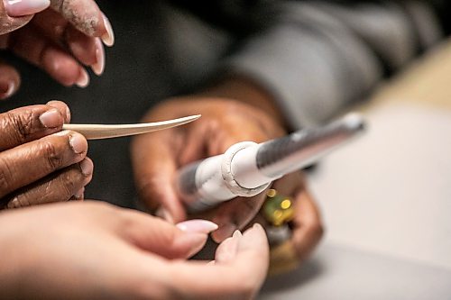 MIKAELA MACKENZIE / FREE PRESS
AV Kitching molds and smooths out cracks in the silver clay during a silver ring-making workshop on Monday, March 23, 2026.
For AV story
Free Press 2026