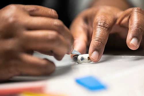 MIKAELA MACKENZIE / FREE PRESS
AV Kitching does a final sanding before firing during a silver ring-making workshop on Monday, March 23, 2026.
For AV story
Free Press 2026