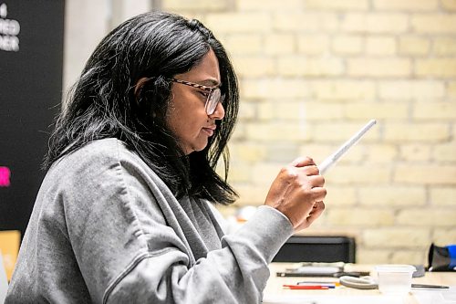 MIKAELA MACKENZIE / FREE PRESS
AV Kitching sands her ring on the mandrel at a silver ring-making workshop on Monday, March 23, 2026.
For AV story
Free Press 2026