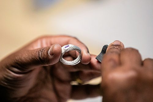 MIKAELA MACKENZIE / FREE PRESS

AV Kitching polishes the oxidation off of her ring during a silver ring-making workshop on Monday, March 23, 2026. 

For AV story
Free Press 2026