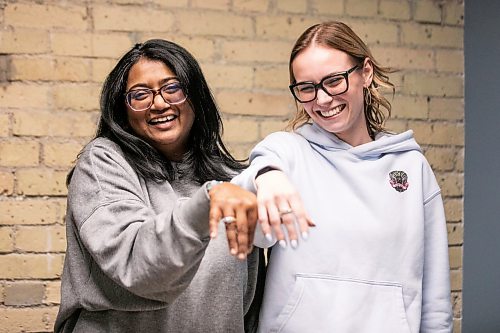 MIKAELA MACKENZIE / FREE PRESS
AV Kitching (left) and Shae-Lynn Murray shows off their finished products after taking a silver ring-making workshop on Monday, March 23, 2026.
For AV story
Free Press 2026