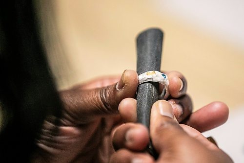 MIKAELA MACKENZIE / FREE PRESS

AV Kitching polishes the oxidation off of her ring during a silver ring-making workshop on Monday, March 23, 2026. 

For AV story
Free Press 2026