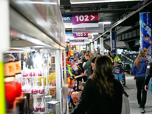 Crowds fill the concourse at Keystone Centre during the Royal Winter Fair on Thursday. (Weichen Zhang/The Brandon Sun)
