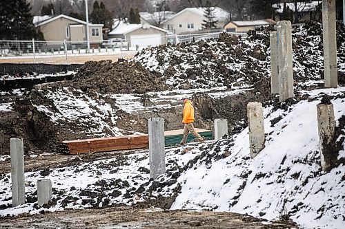 MIKAELA MACKENZIE / FREE PRESS
	
The construction site of a new 96-unit apartment complex on Kimberly Avenue (which is being built on the lot where a condo complex burned in 2022) on Wednesday, April 8, 2026.

For Chris story.
Free Press 2026