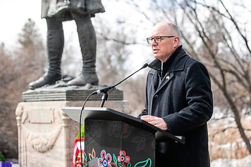 MIKAELA MACKENZIE / FREE PRESS
Mayor Scott Gillingham speaks at the rededication ceremony of the Bank of Montrealճ World War I memorial statue at Brookside Cemeteryճ Field of Honour on Thursday, April 9, 2026.
For Scott Billeck story.
Free Press 2026