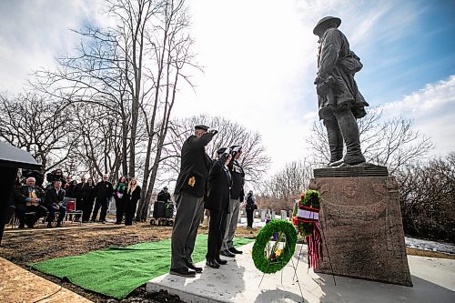 MIKAELA MACKENZIE / FREE PRESS

Ken Minty (left), Gail Conrad Davey, and Bob Frost salute after laying a wreath at the rededication ceremony of the Bank of Montrealճ World War I memorial statue at Brookside Cemeteryճ Field of Honour on Thursday, April 9, 2026.

For Scott Billeck story.
Free Press 2026