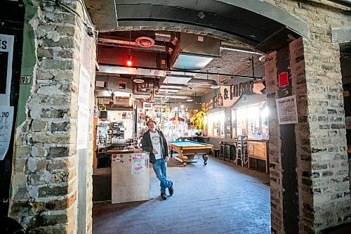 MIKAELA MACKENZIE / FREE PRESS
	
John Scoles at the High and Lonesome Club, which is celebrating its 25th anniversary, on Friday, April 10, 2026.

For Ben Waldman story.
Free Press 2026