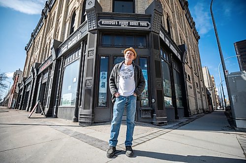 MIKAELA MACKENZIE / FREE PRESS
	
John Scoles at the High and Lonesome Club, which is celebrating its 25th anniversary, on Friday, April 10, 2026.

For Ben Waldman story.
Free Press 2026