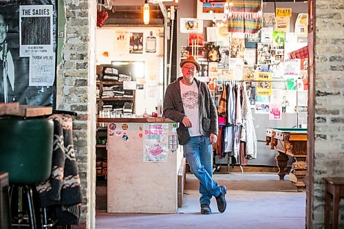 MIKAELA MACKENZIE / FREE PRESS
John Scoles at the High and Lonesome Club, which is celebrating its 25th anniversary, on Friday, April 10, 2026.
For Ben Waldman story.
Free Press 2026