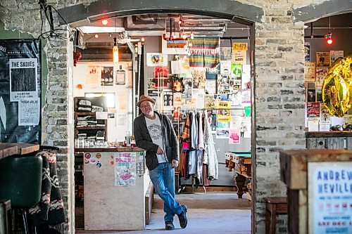 MIKAELA MACKENZIE / FREE PRESS
John Scoles at the High and Lonesome Club, which is celebrating its 25th anniversary, on Friday, April 10, 2026.
For Ben Waldman story.
Free Press 2026